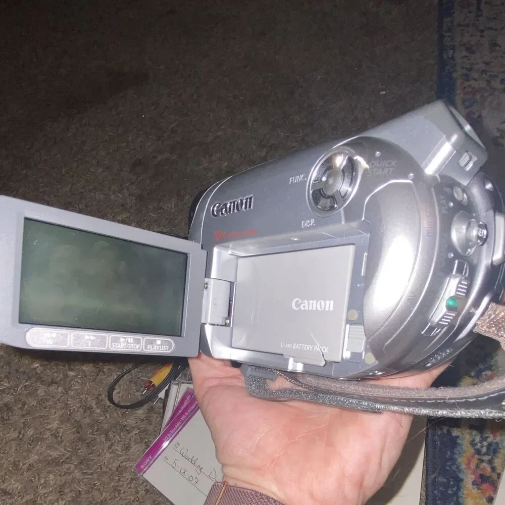 Canon DC220 DVD Handheld Camcorder Silver, 35x Optical Zoom, 2.7
